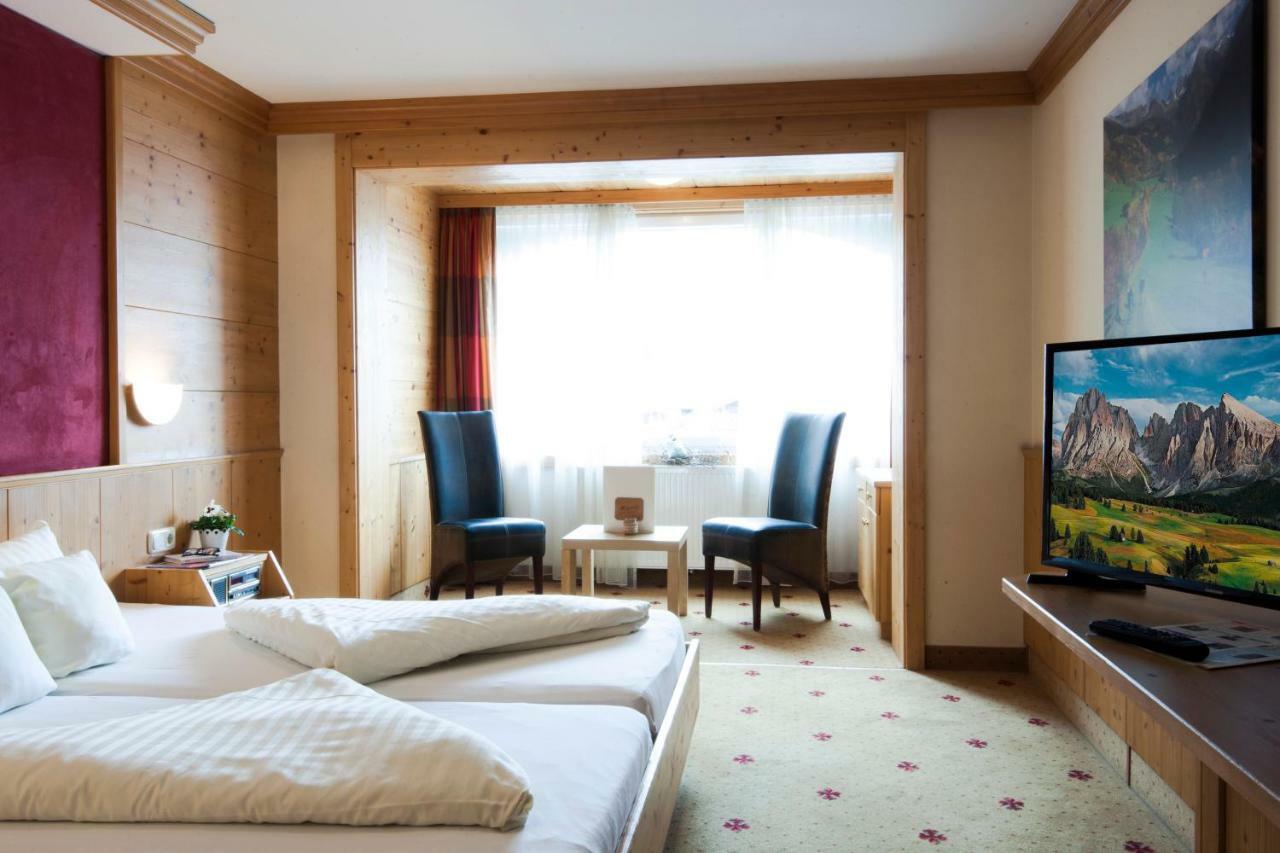 Familienhotel Alpina All Inklusive เวนส์ ภายนอก รูปภาพ