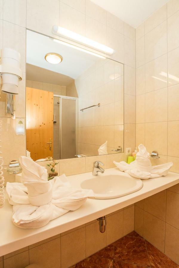 Familienhotel Alpina All Inklusive เวนส์ ภายนอก รูปภาพ